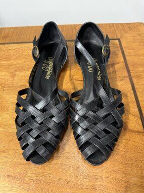 Vtg Arpeggios Women’s 7.5 N Black Leather Flat Strappy Sandals  Leather Soles